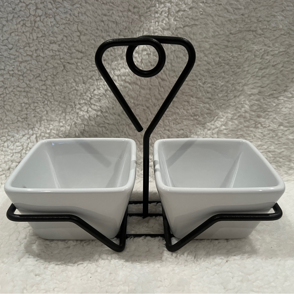 Pampered Chef Simple Additions White Dip Bowl And Caddy Set, great condition